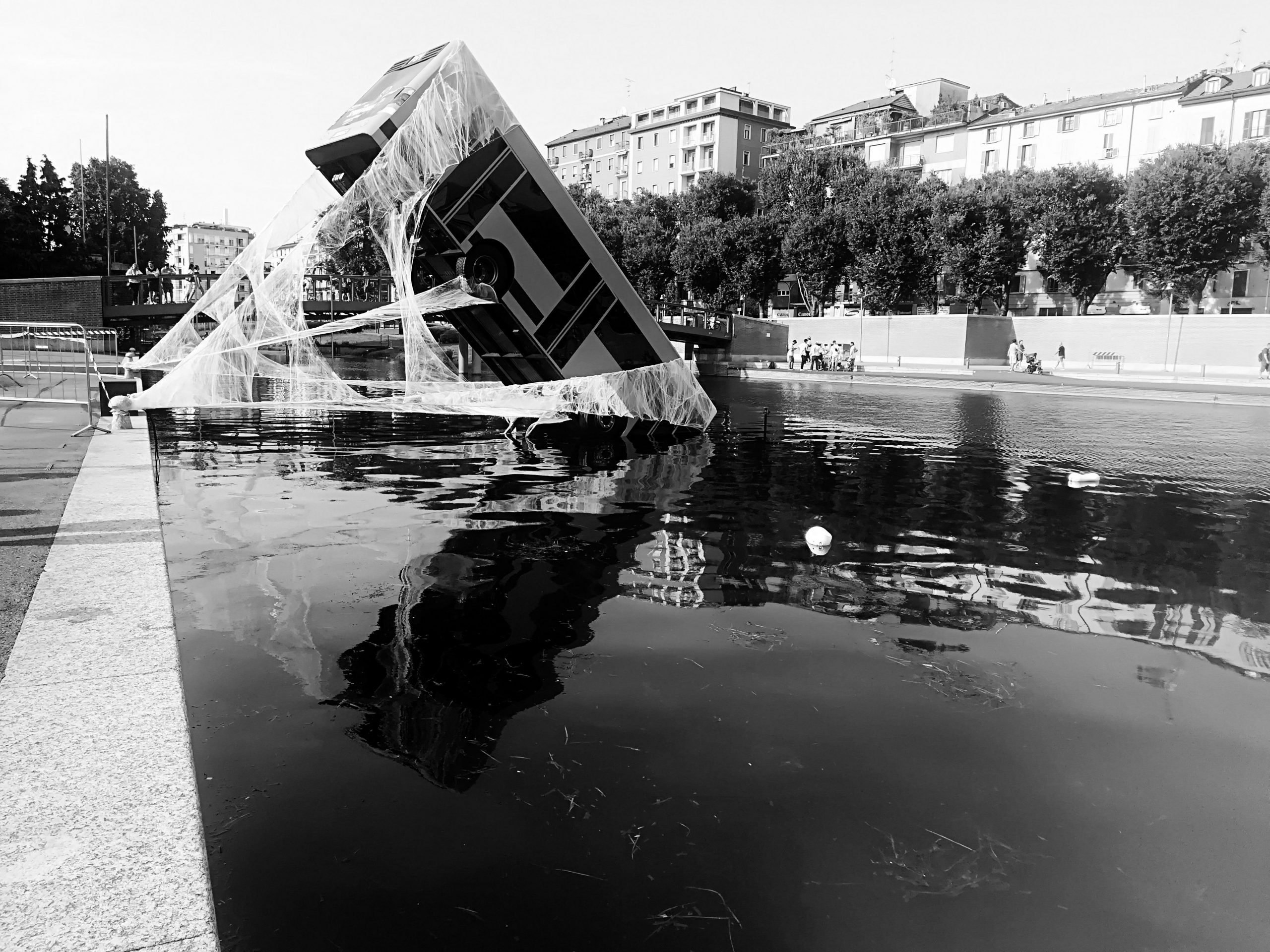 Landscape | 2020-05 | Bus Crash, Navigli, Milano | giovannipasiniphoto.com