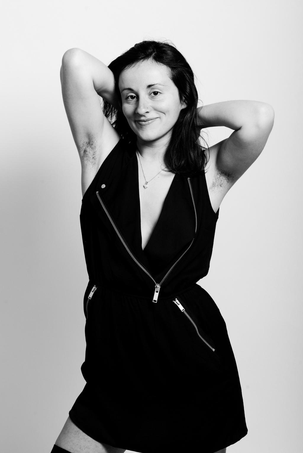 No Nude | 2020-12 | Smiling young woman | giovannipasiniphoto.com