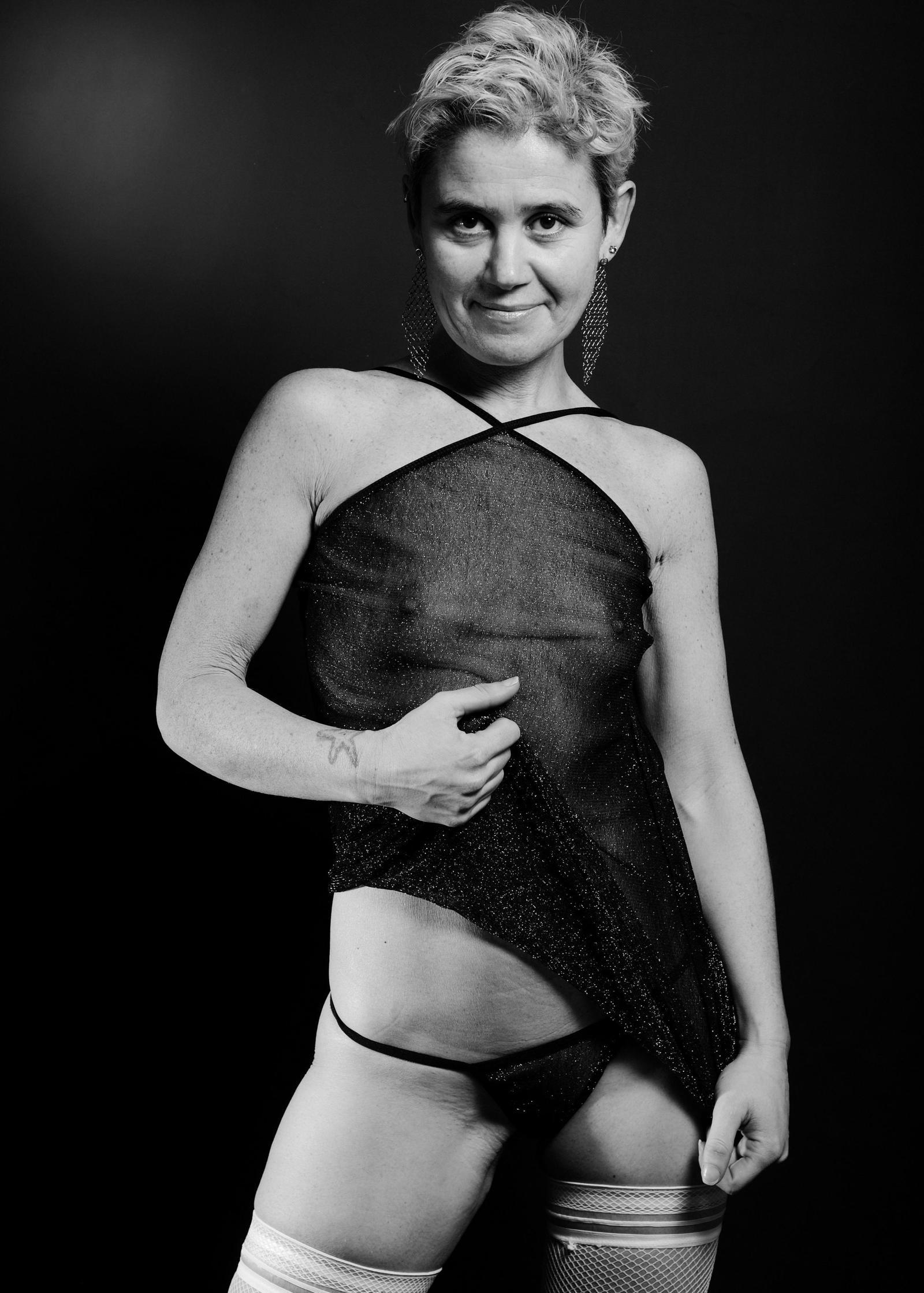 No Nude | 2020-12 | Unexpectedly uninhibited woman | giovannipasiniphoto.com