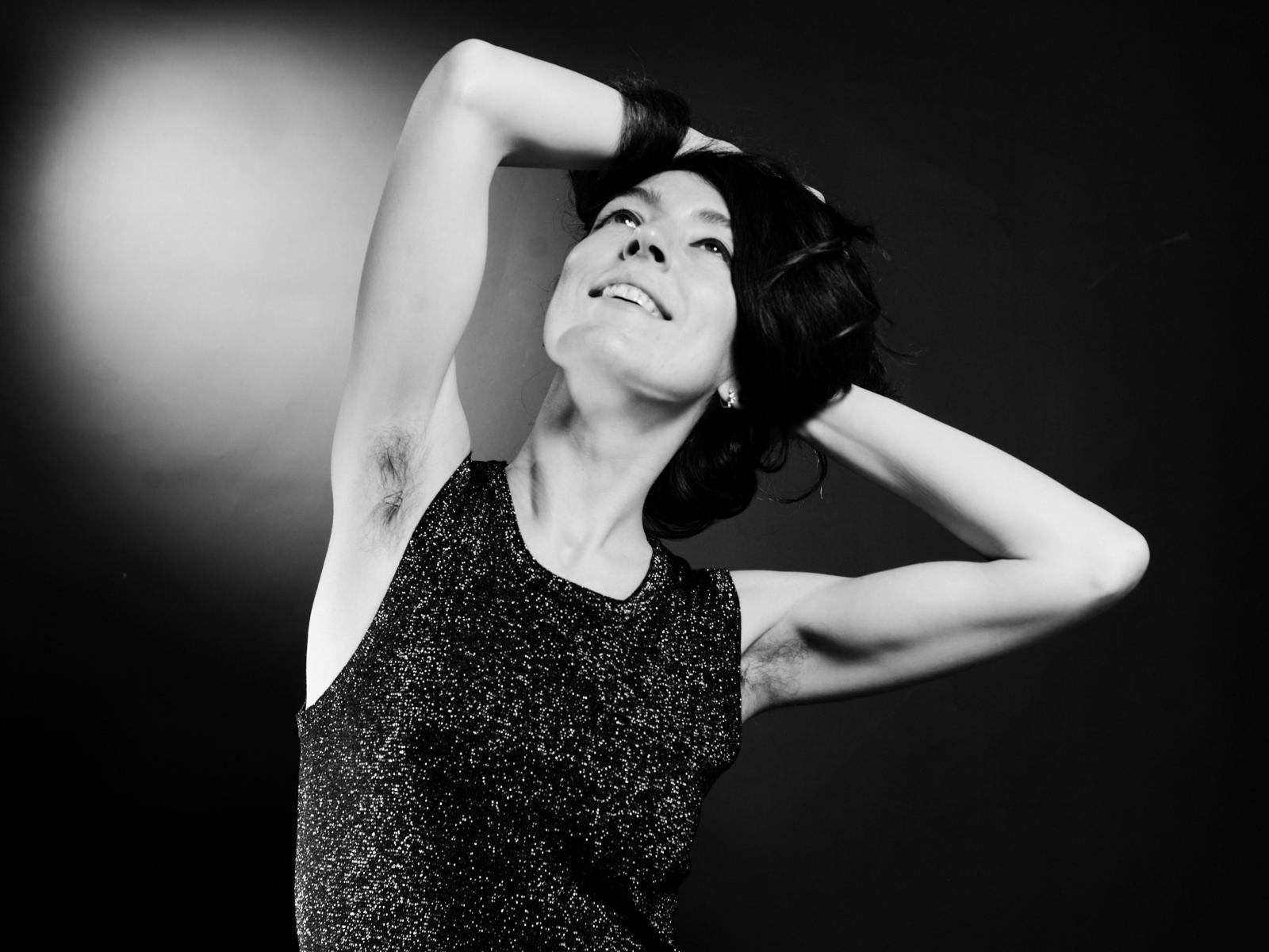 No Nude | 2020-12 | Woman in glitter dress | giovannipasiniphoto.com