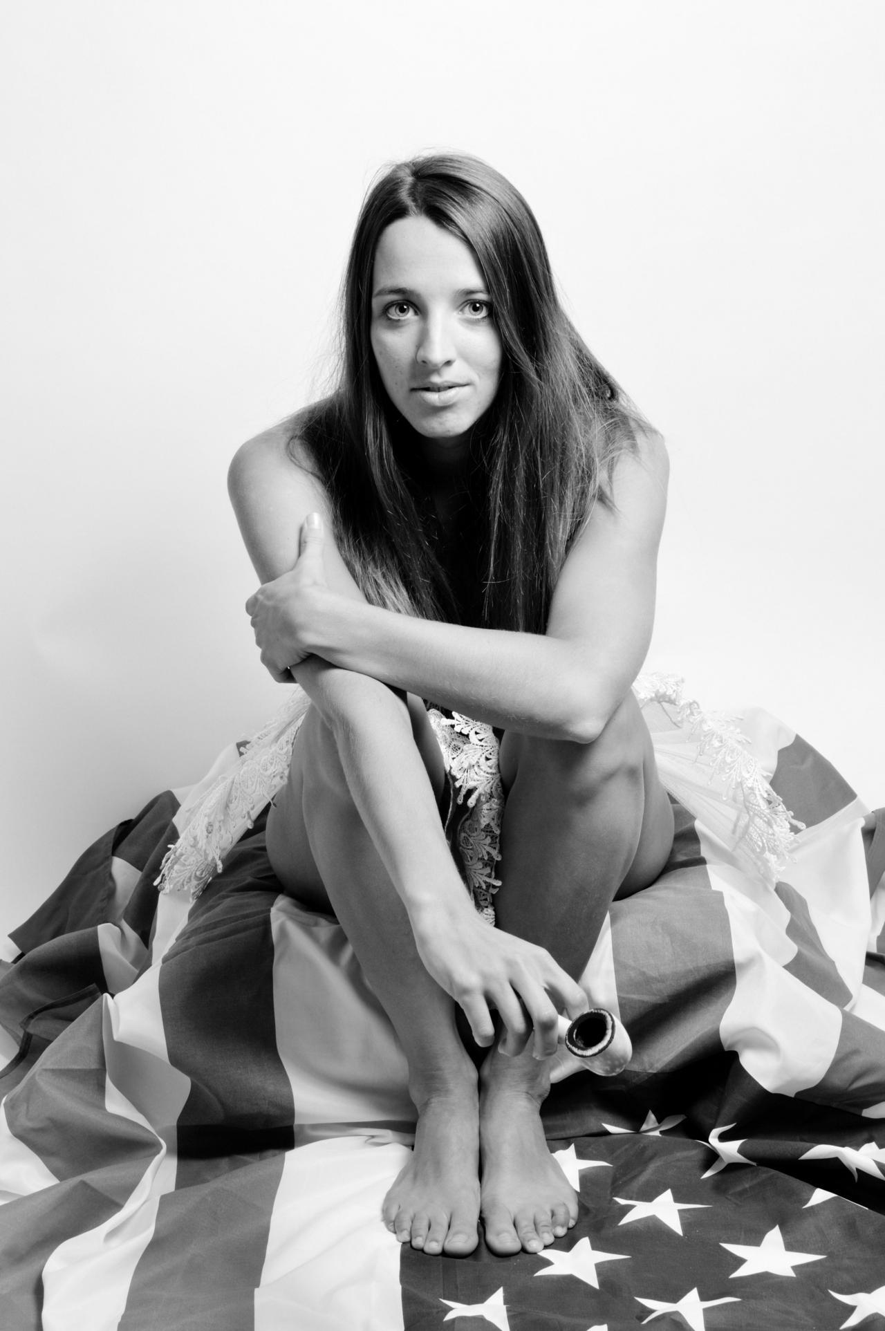 No Nude | 2020-12 | Young woman with white pipe | giovannipasiniphoto.com