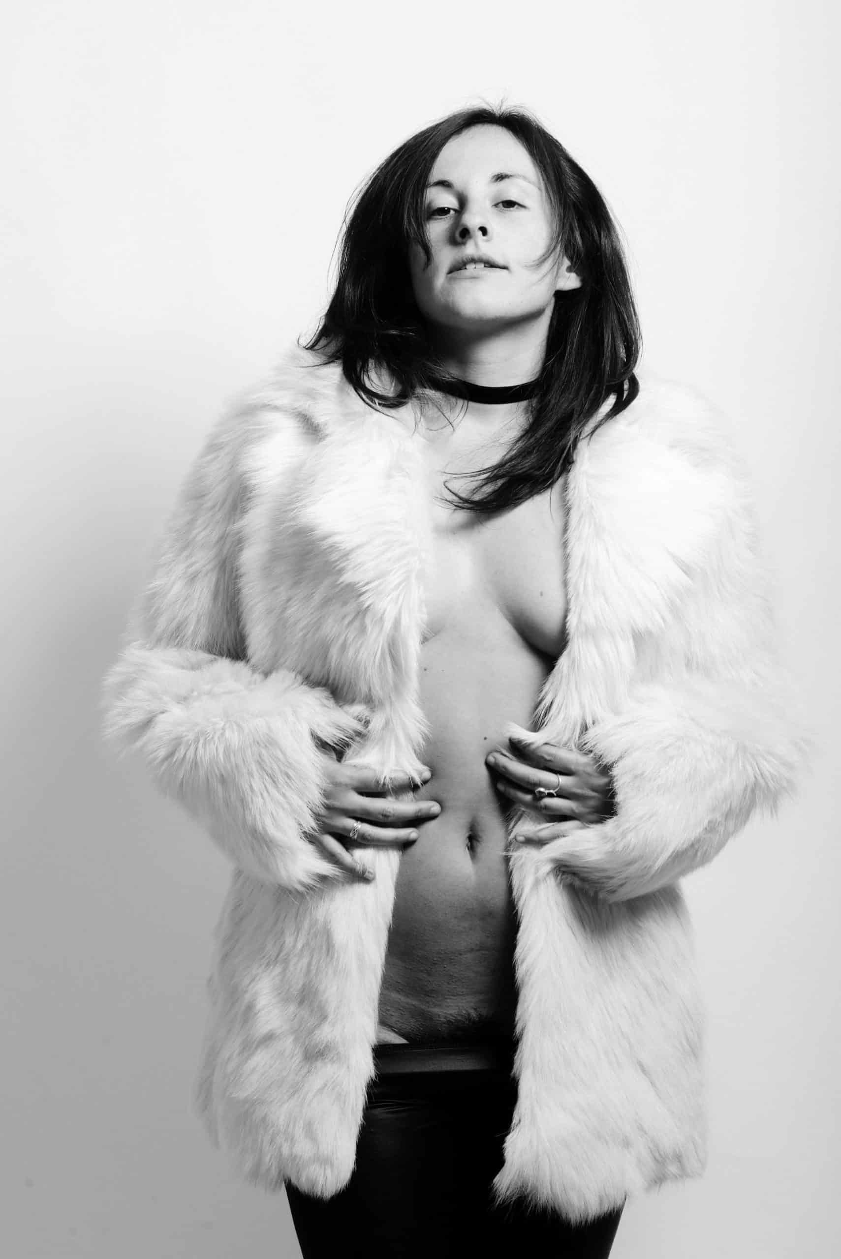 No Nude | 2021-03 | Young Woman in white fur | giovannipasiniphoto.com