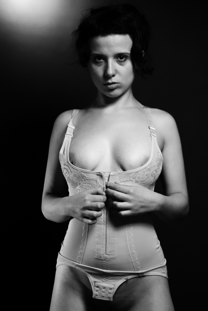 No Nude | 2022-02 | Girl wearing containment bodice. | giovannipasiniphoto.com
