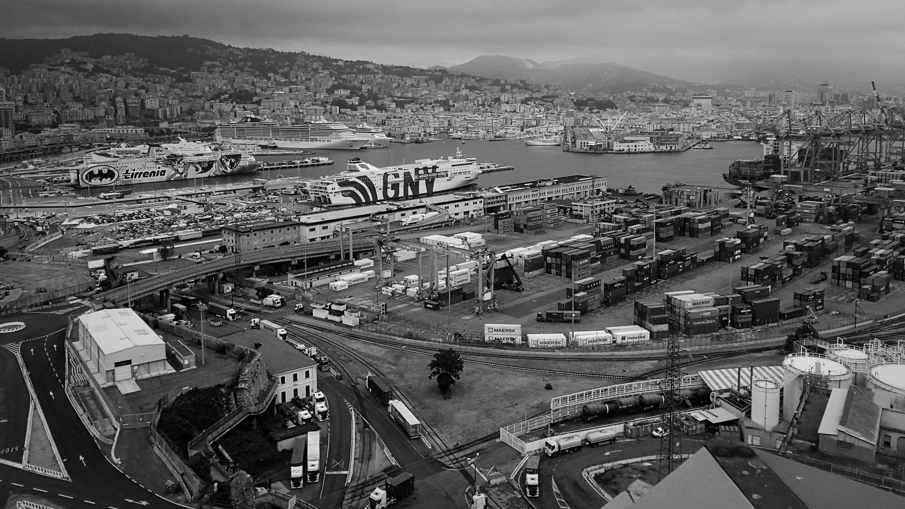 andscape | 2021-01 | Port (Genoa). | giovannipasiniphoto.com