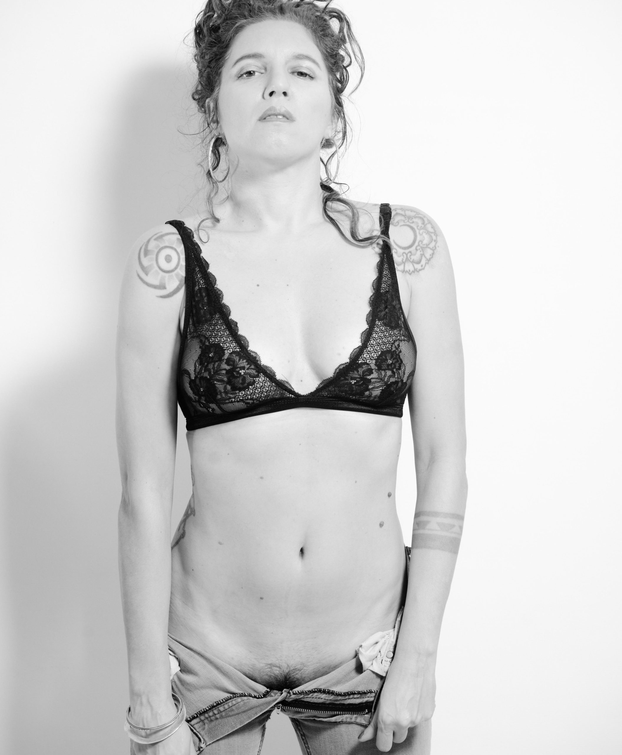 No Nude | 2022-03 | Gesture | giovannipasiniphoto.com